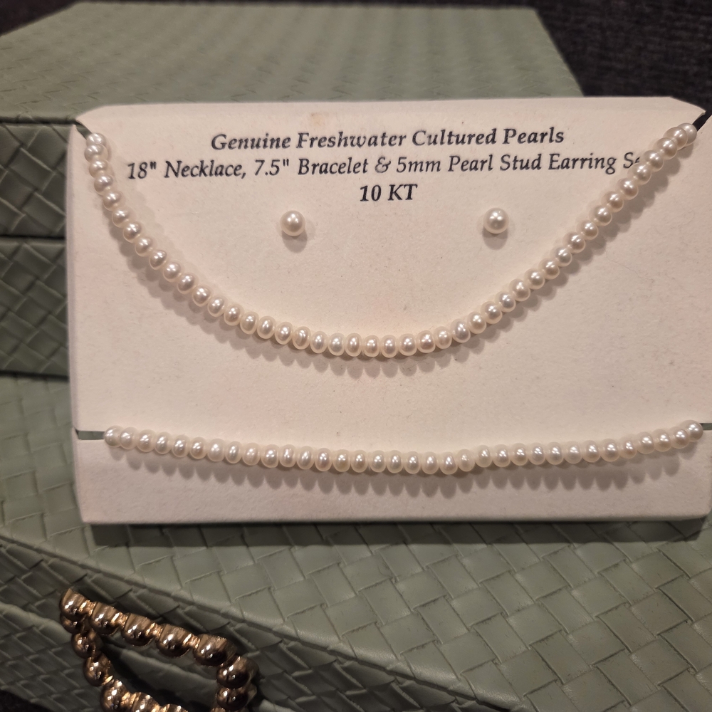 Freshwater Cultured Pearl Jewelry Set